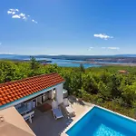 In 45290 Villa Smrika