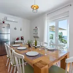 In 45290 Villa Smrika