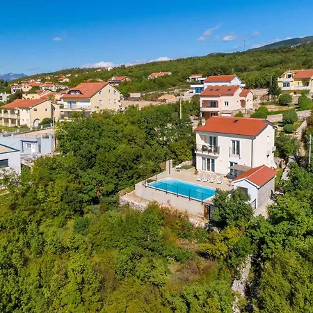 In 45290 Villa Smrika