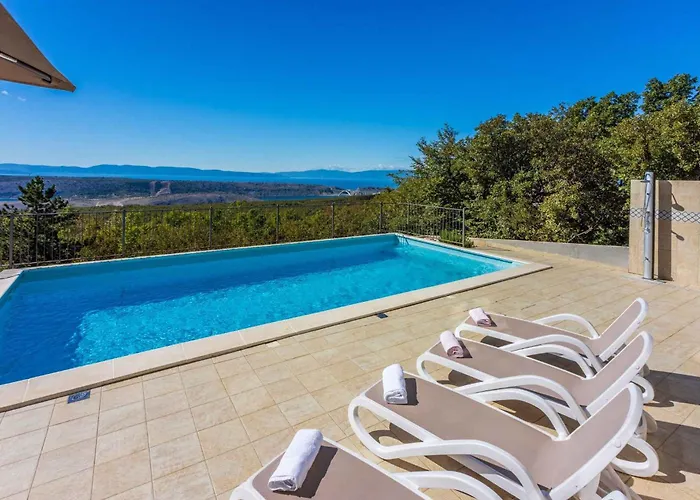 In 45290 Villa Smrika