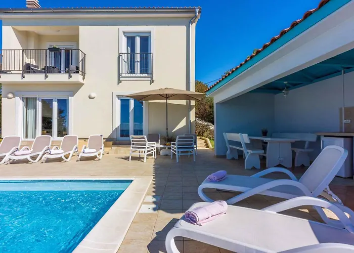 In 45290 Villa Smrika