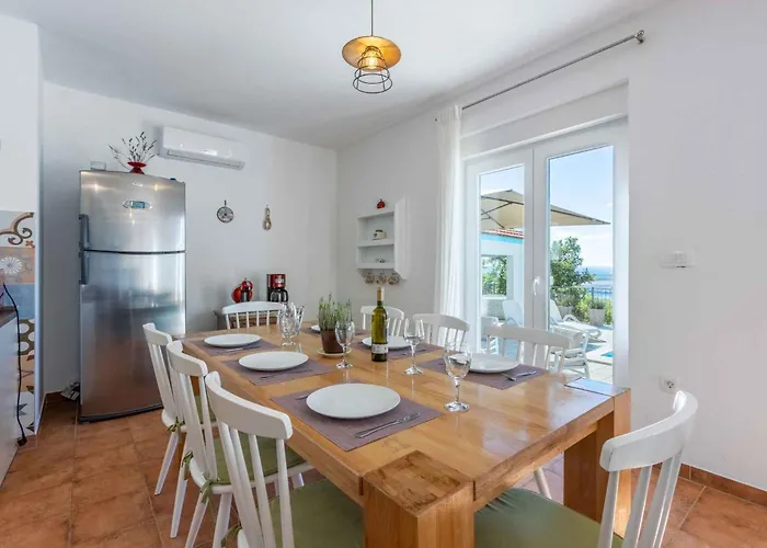 In 45290 Villa Smrika